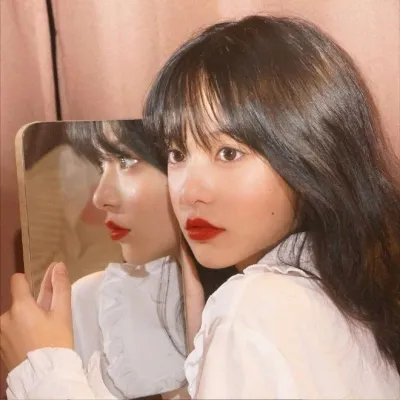 泳池怪诞